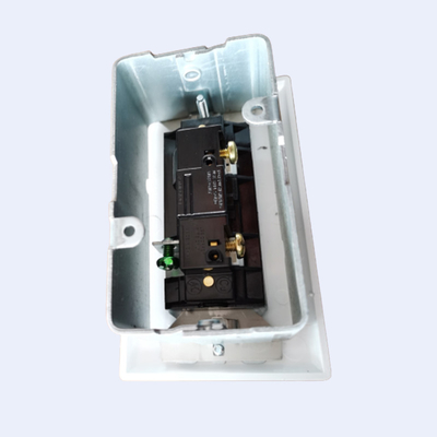 Pleister Ring RUFFIN 2 van de de Schakelaarassemblage van de Troepmuur Witte Kleur 12 AWG-Kabelmoeilijke situatie leverancier