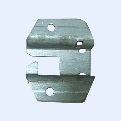De elektro Gegalvaniseerde Draadwacht Nail Plate With woelt Zink Geplateerde OEM 2.0MM Dikte met een riek om leverancier